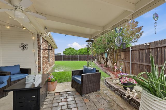 5621 Swords Drive, Fort Worth, TX 76137