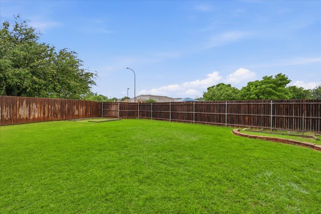 5621 Swords Drive, Fort Worth, TX 76137