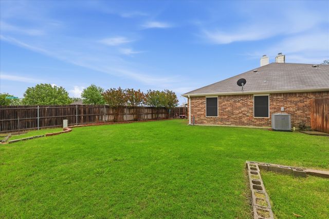 5621 Swords Drive, Fort Worth, TX 76137