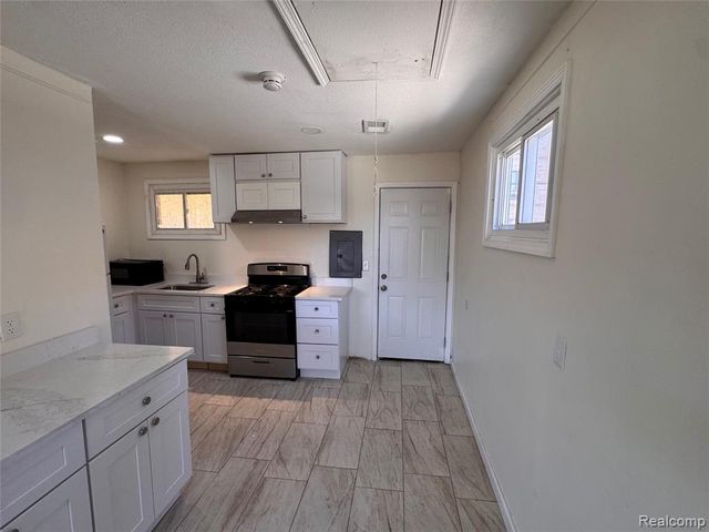 17611 Clarann Street, Melvindale, MI 48122