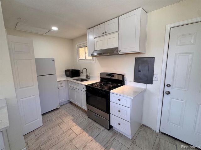 17611 Clarann Street, Melvindale, MI 48122