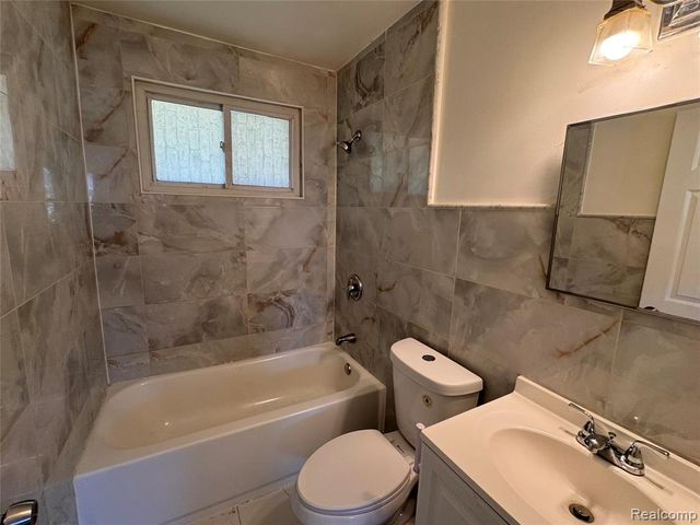 17611 Clarann Street, Melvindale, MI 48122