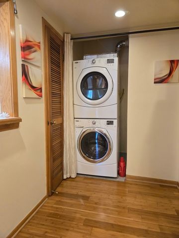 1365 Ashland Avenue 204, Des Plaines, IL 60016