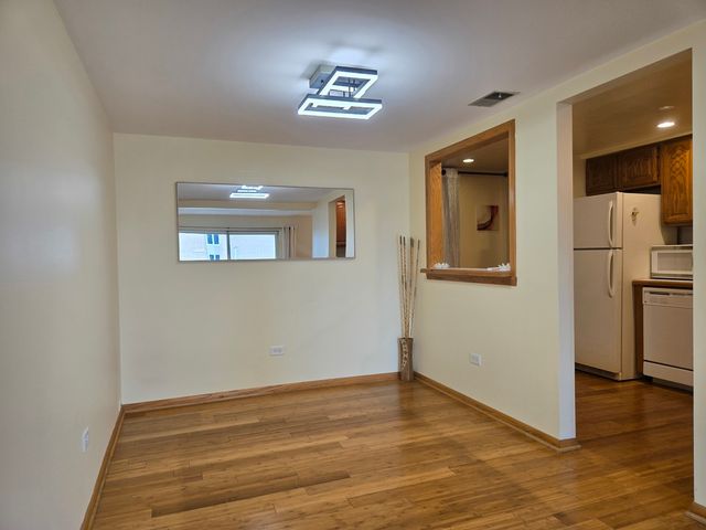 1365 Ashland Avenue 204, Des Plaines, IL 60016