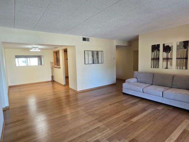 1365 Ashland Avenue 204, Des Plaines, IL 60016