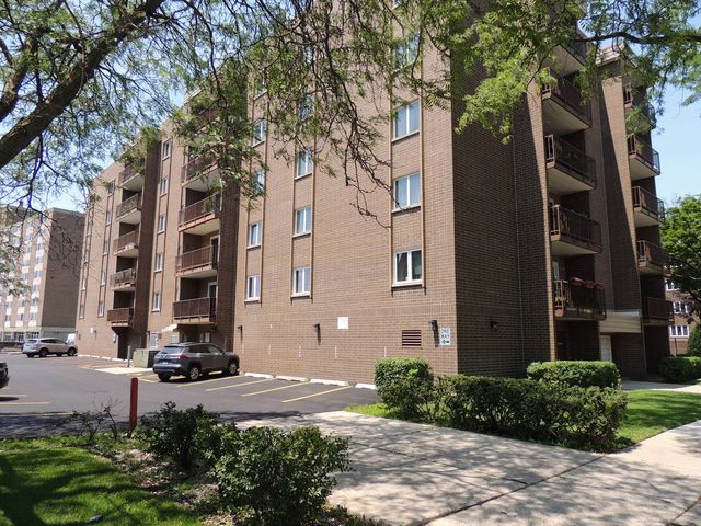 1365 Ashland Avenue 204, Des Plaines, IL 60016