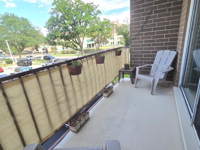 1365 Ashland Avenue 204, Des Plaines, IL 60016