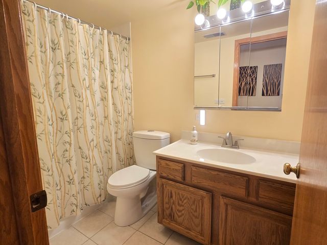 1365 Ashland Avenue 204, Des Plaines, IL 60016