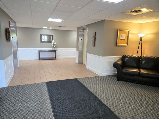 1365 Ashland Avenue 204, Des Plaines, IL 60016