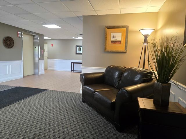 1365 Ashland Avenue 204, Des Plaines, IL 60016