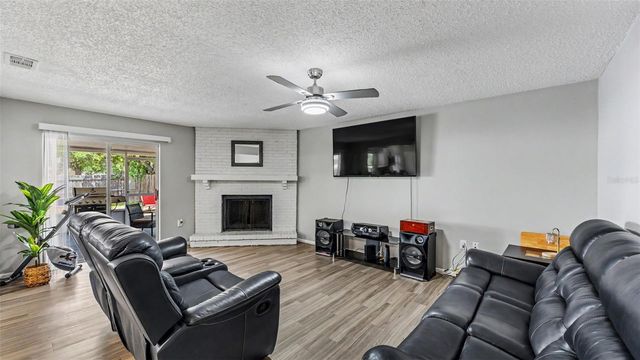 1309 CINNAMON WAY W, Lakeland, FL 33801