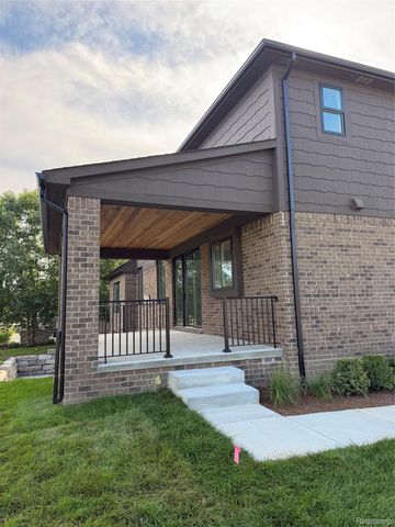 6489 POND Dr Drive, Washington Township, MI 48094
