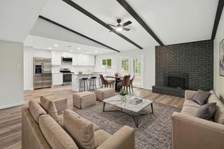 2221 Pennington Drive, Arlington, TX 76014