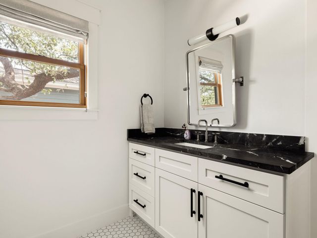2000 Wilson ST, Austin, TX 78704