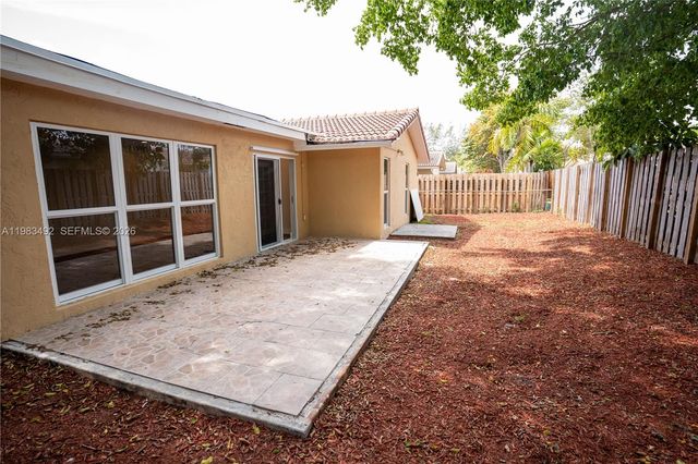 8915 NW 26th Ct, Coral Springs, FL 33065