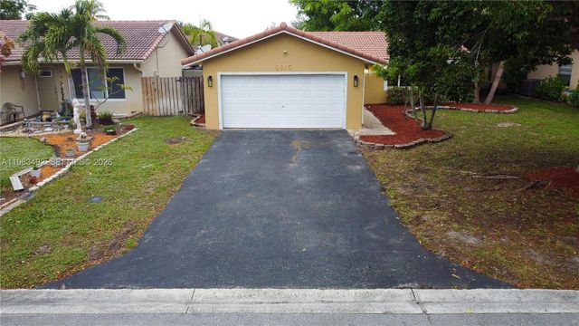 8915 NW 26th Ct, Coral Springs, FL 33065