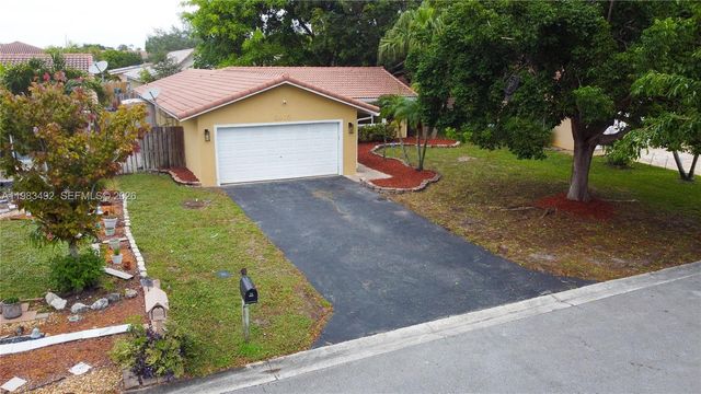 8915 NW 26th Ct, Coral Springs, FL 33065