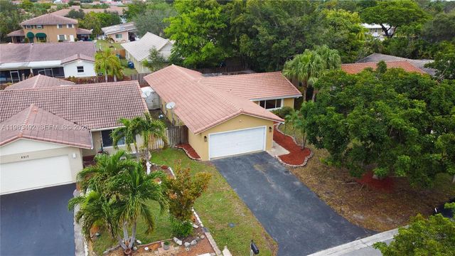 8915 NW 26th Ct, Coral Springs, FL 33065