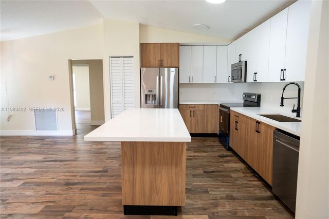 8915 NW 26th Ct, Coral Springs, FL 33065