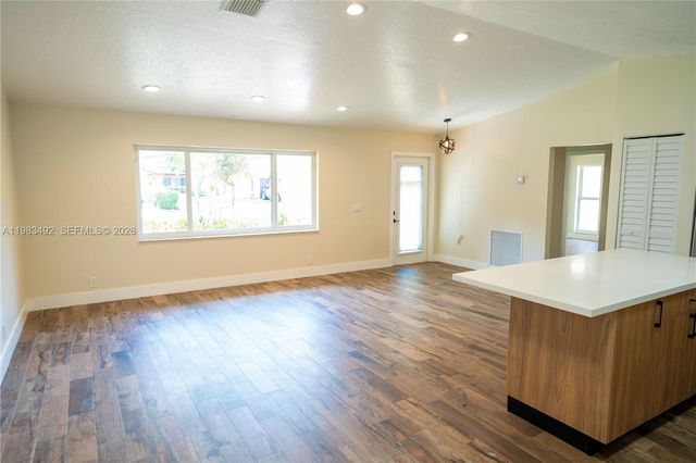 8915 NW 26th Ct, Coral Springs, FL 33065