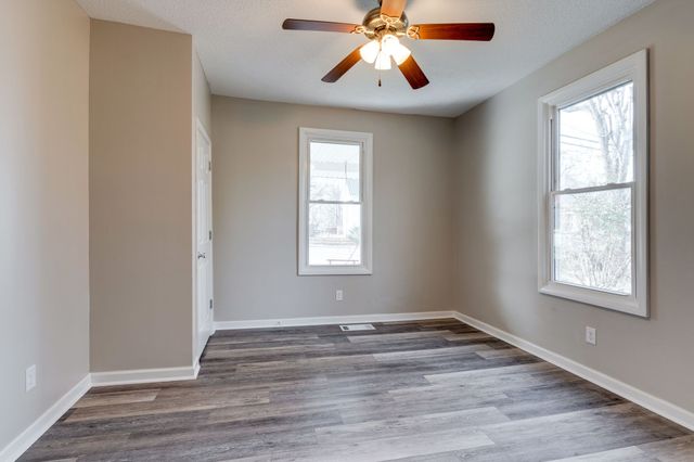 68 N Main St, Springfield, TN 37172