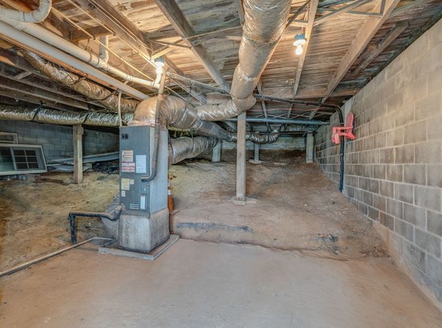 68 N Main St, Springfield, TN 37172