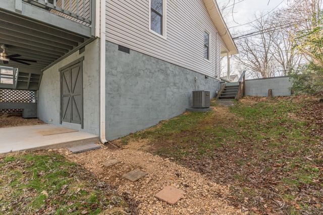 68 N Main St, Springfield, TN 37172