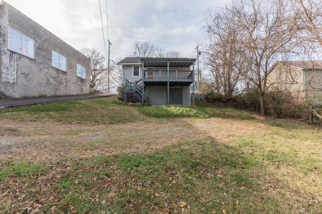 68 N Main St, Springfield, TN 37172