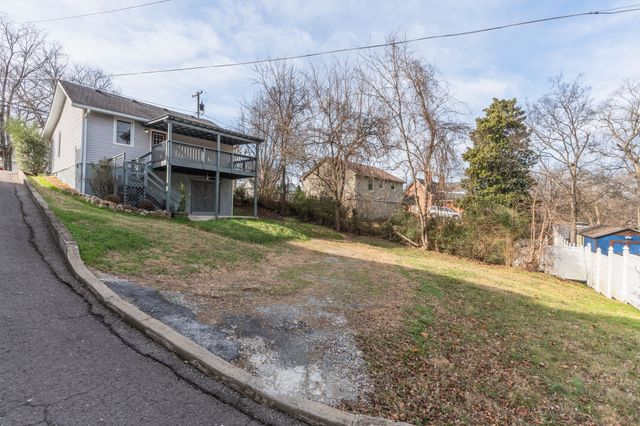 68 N Main St, Springfield, TN 37172