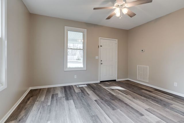 68 N Main St, Springfield, TN 37172