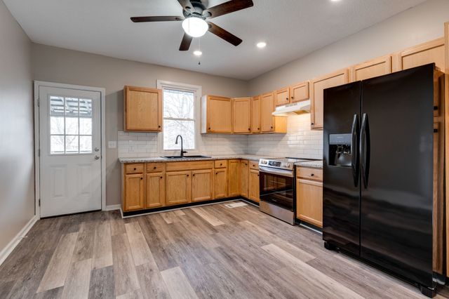 68 N Main St, Springfield, TN 37172