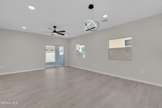 12329 Jack Vowell Way, El Paso, TX 79934