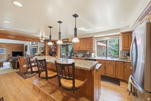 12144 S MOUNTAIN SHADOW RD, Sandy, UT 84092