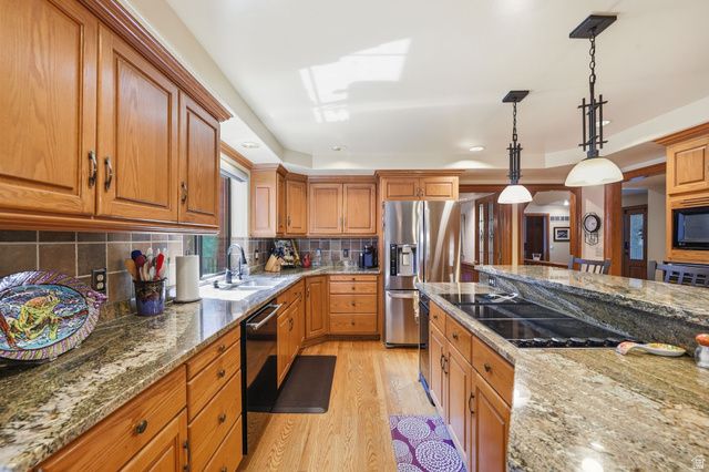 12144 S MOUNTAIN SHADOW RD, Sandy, UT 84092