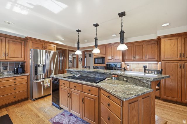 12144 S MOUNTAIN SHADOW RD, Sandy, UT 84092