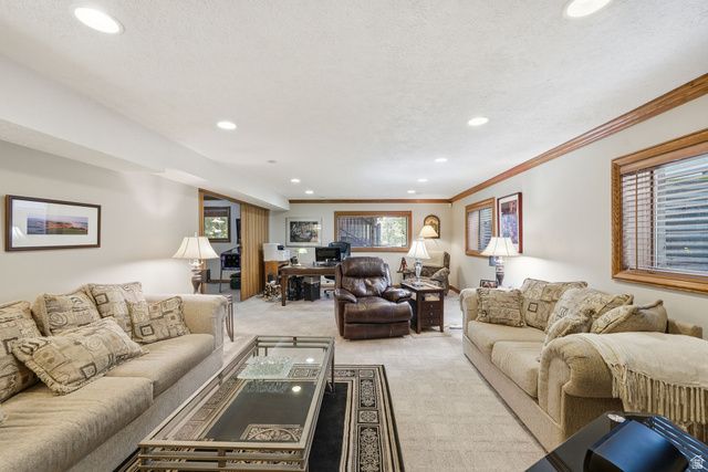12144 S MOUNTAIN SHADOW RD, Sandy, UT 84092