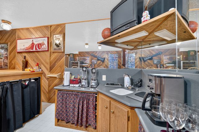 12144 S MOUNTAIN SHADOW RD, Sandy, UT 84092