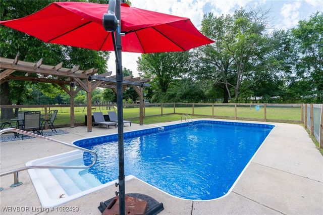 533 S Arkansas Avenue, Van Buren, AR 72956