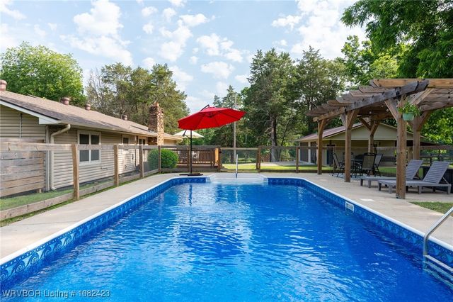 533 S Arkansas Avenue, Van Buren, AR 72956