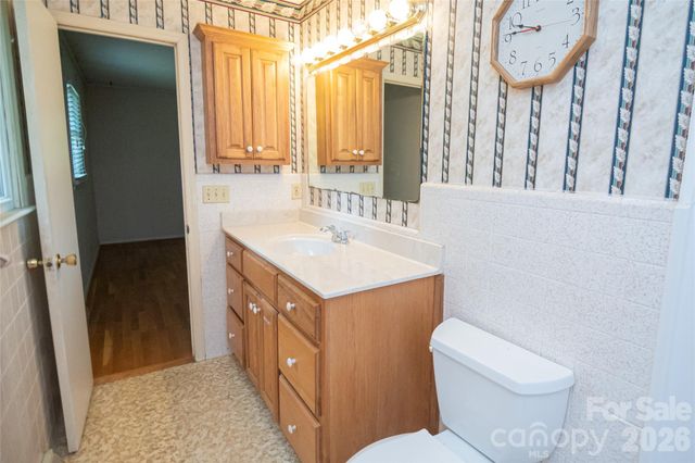 6000 George Hildebran School Road, Hickory, NC 28602