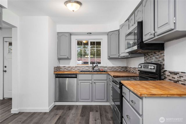 18420 Albany Street SW, Rochester, WA 98579