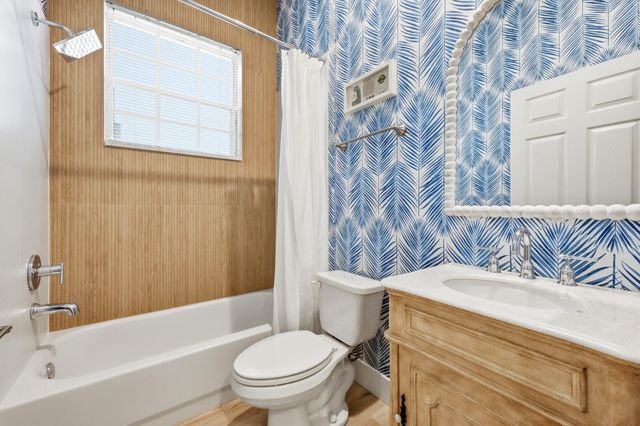 2 Monterey Pointe Drive, Palm Beach Gardens, FL 33418