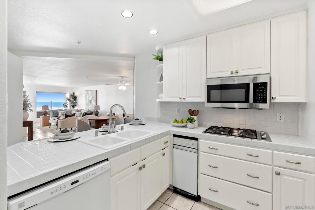 Image 13 of property listing at 1362 Seacoast Dr B, Imperial Beach, CA 91932