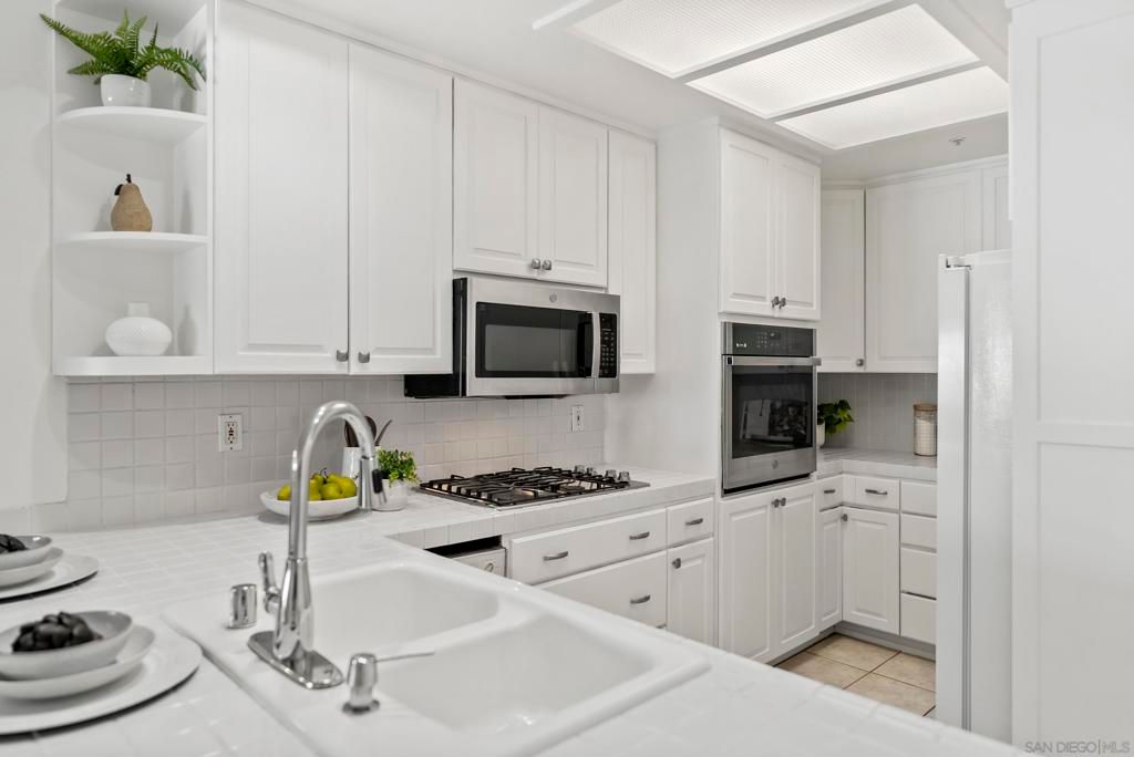 Image 14 of property listing at 1362 Seacoast Dr B, Imperial Beach, CA 91932