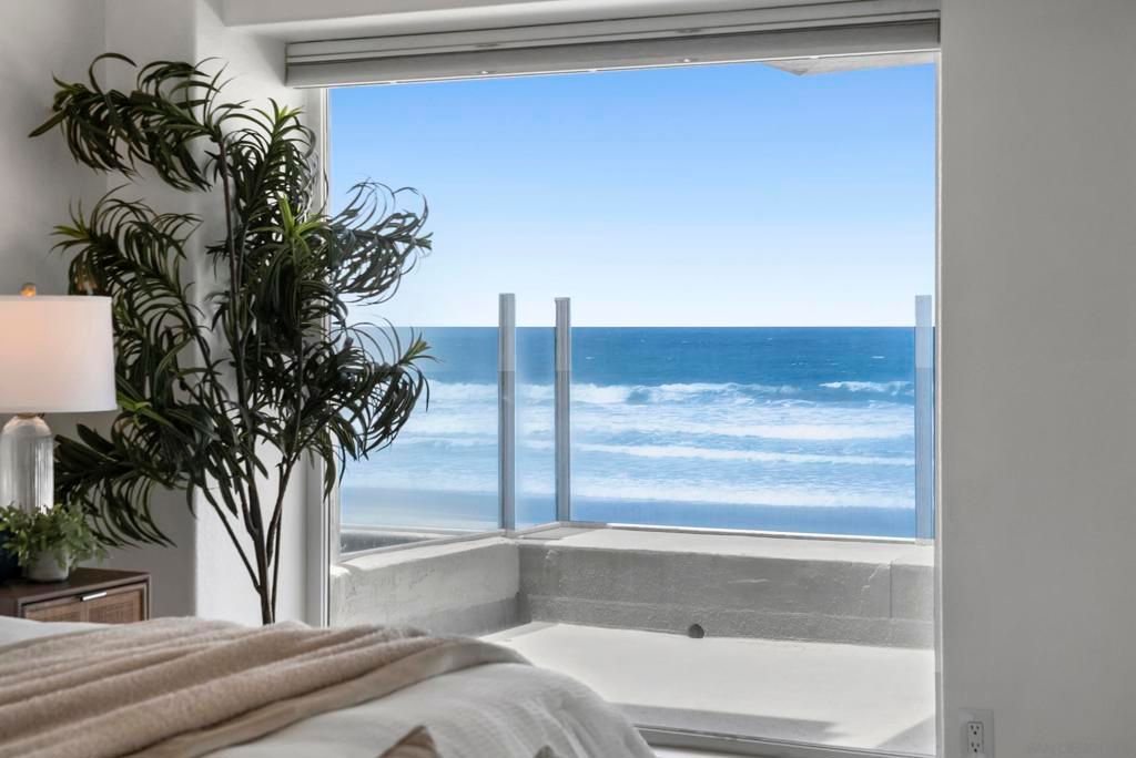 Image 21 of property listing at 1362 Seacoast Dr B, Imperial Beach, CA 91932