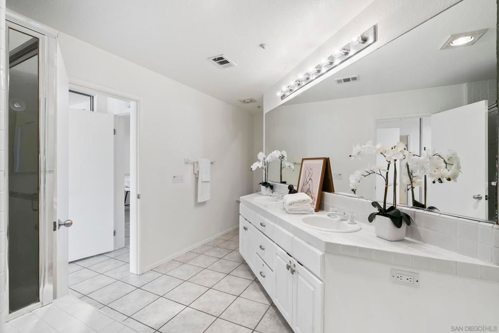 Image 23 of property listing at 1362 Seacoast Dr B, Imperial Beach, CA 91932