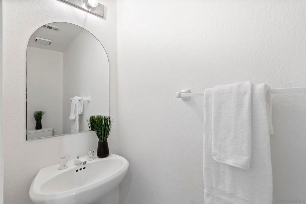 Image 30 of property listing at 1362 Seacoast Dr B, Imperial Beach, CA 91932