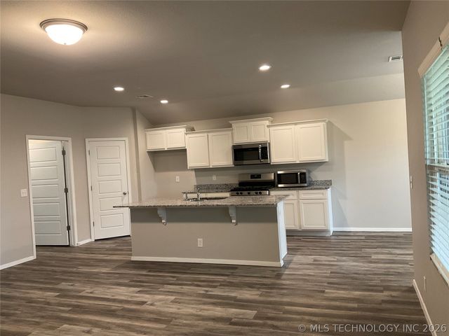 1012 E Richmond Street, Broken Arrow, OK 74012