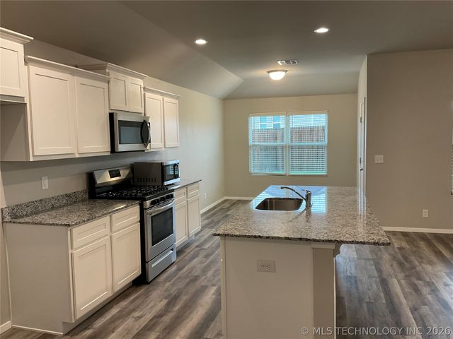 1012 E Richmond Street, Broken Arrow, OK 74012
