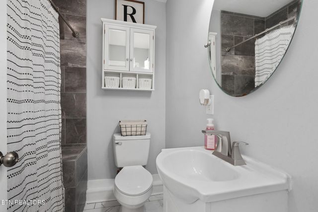 319 Meadowview Drive, Harriman, TN 37748